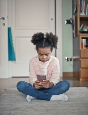 How to protect your kids from getting spied on their phone - iodé